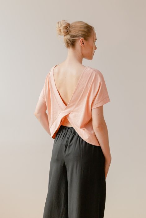 CAMISETA ESCOTE ESPALDA PAN PRODUCTO BÁSICO