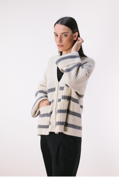 CHAQUETA CRUDA RAYAS GRISES PAN PRODUCTO BÁSICO