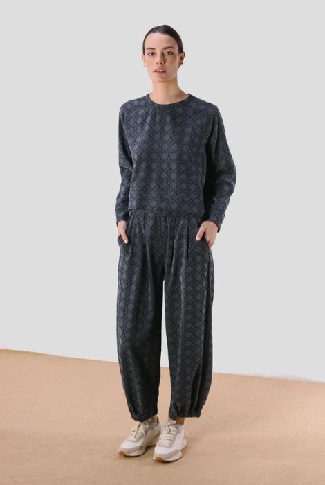 PANTALÓN JACQUARD GEOMÉTRICO PAN PRODUCTO BÁSICO - Imagen 3