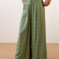 PANTALÓN ANCHO VERDE PAN PRODUCTO BÁSICO