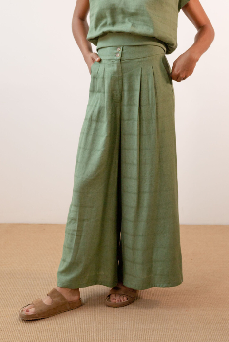 PANTALÓN ANCHO VERDE PAN PRODUCTO BÁSICO